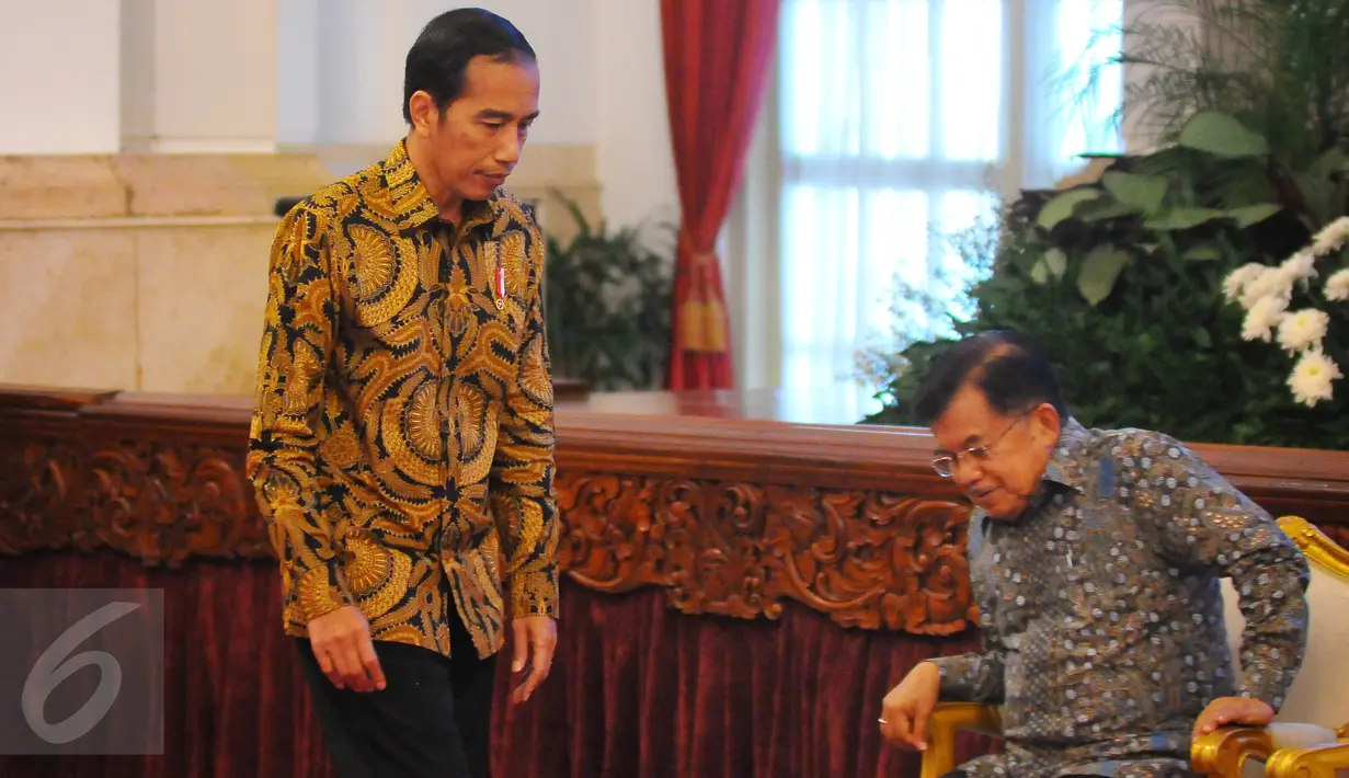 Presiden Jokowi dan Wapres Jusuf Kalla menghadiri Financial Close, Pembiayaan Proyek Investasi Non Anggaran Pemerintah (PINA) tahun 2017 di Istana Negara, Jakarta, Jumat (17/2). Financial Close digelar Kementerian PPN/Bappenas. (Liputan6.com/Angga Yuniar)