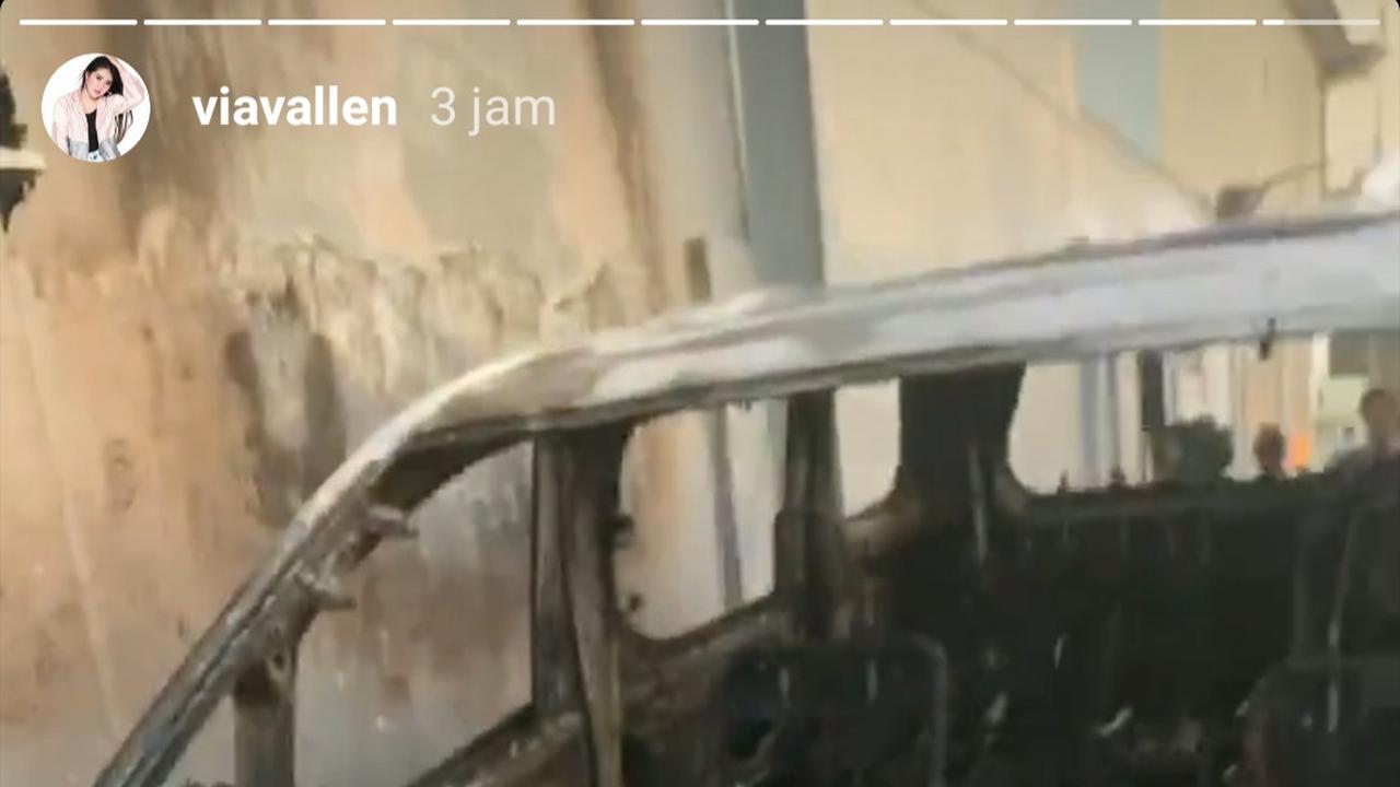 Kondisi mobil Via Vallen. (Foto: Instagram @viavallen)
