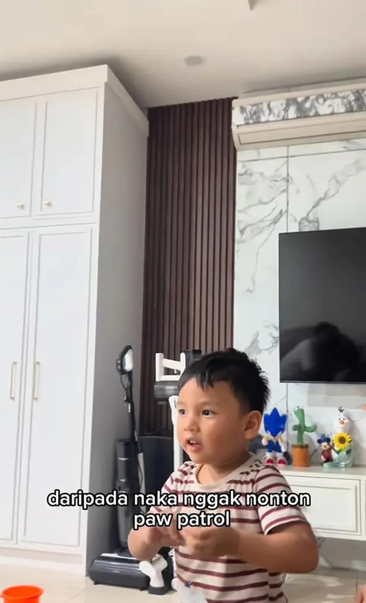 Potret Ruang TV di Rumah Arie Kriting dan Indah Permatasari/Instagram/@indahpermatas