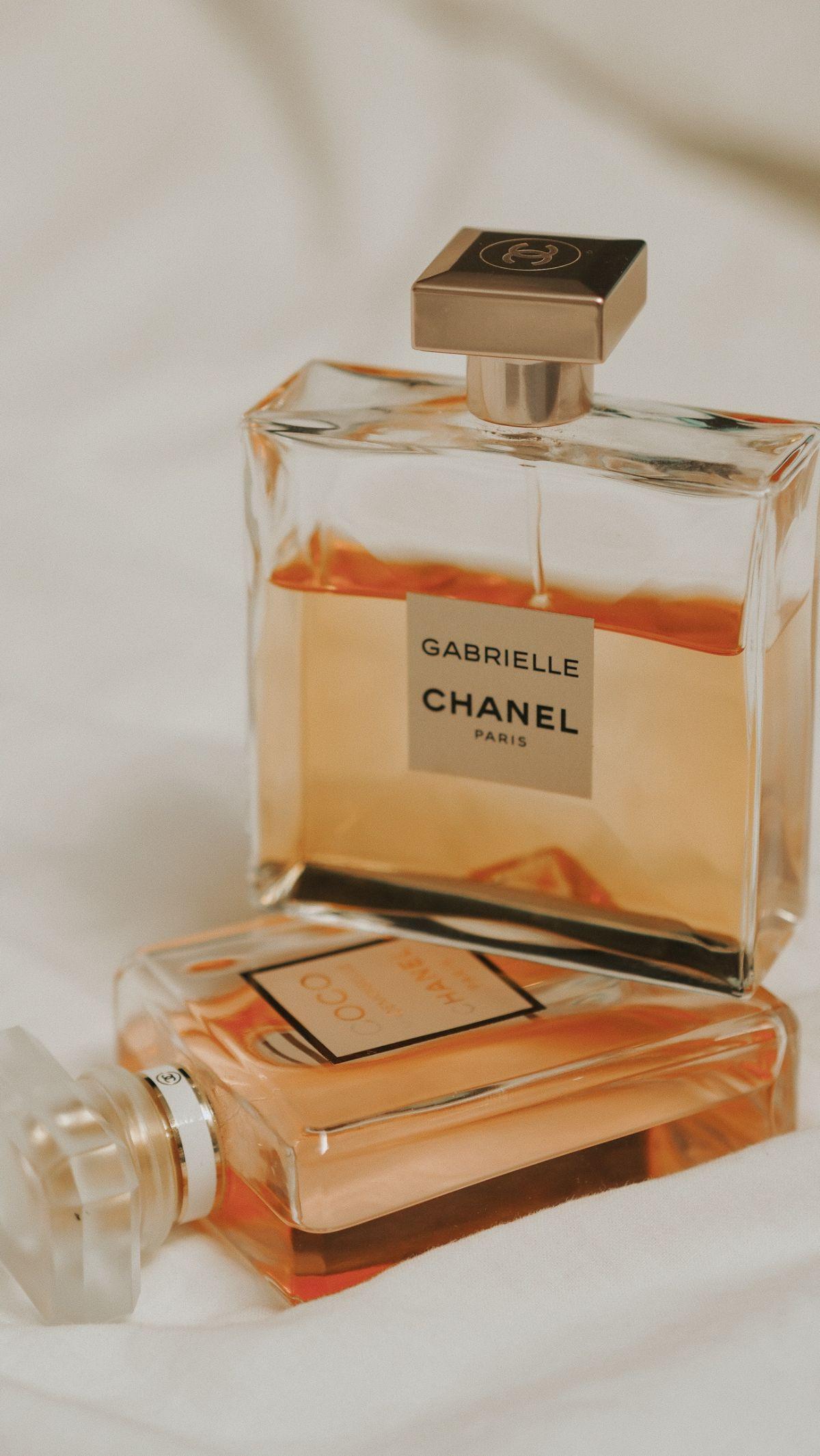 <a class="editorlink is-tag" href="" rel="follow" target="_self">Parfum </a>adalah bentuk seni dan keindahan yang telah ada sepanjang sejarah manusia. Penggunaannya adalah cara untuk mengekspresikan diri dan meningkatkan perasaan percaya diri.&nbsp;Parfum