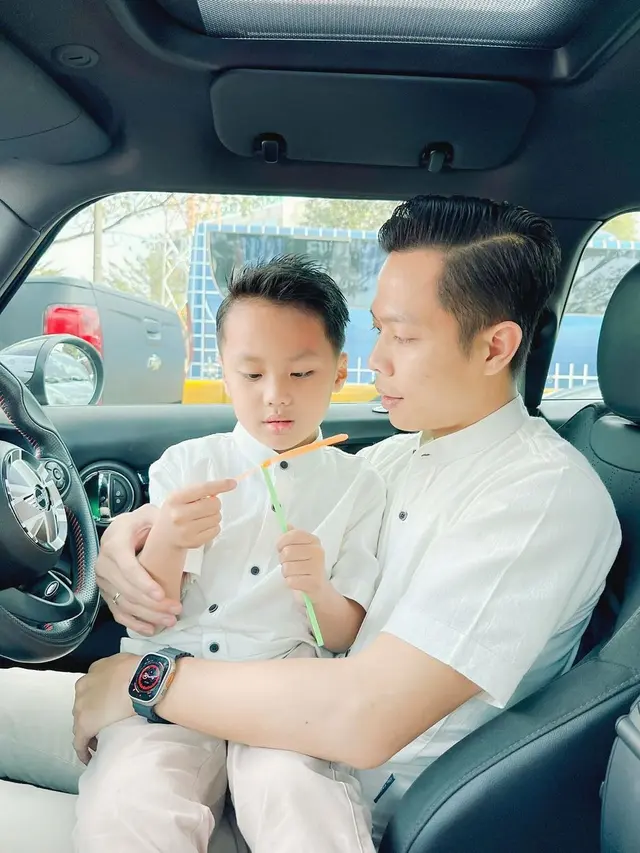 Potret kedekatan Yusuf dengan Ikram Rosadi (Sumber: Instagram/@ikram_rsd)