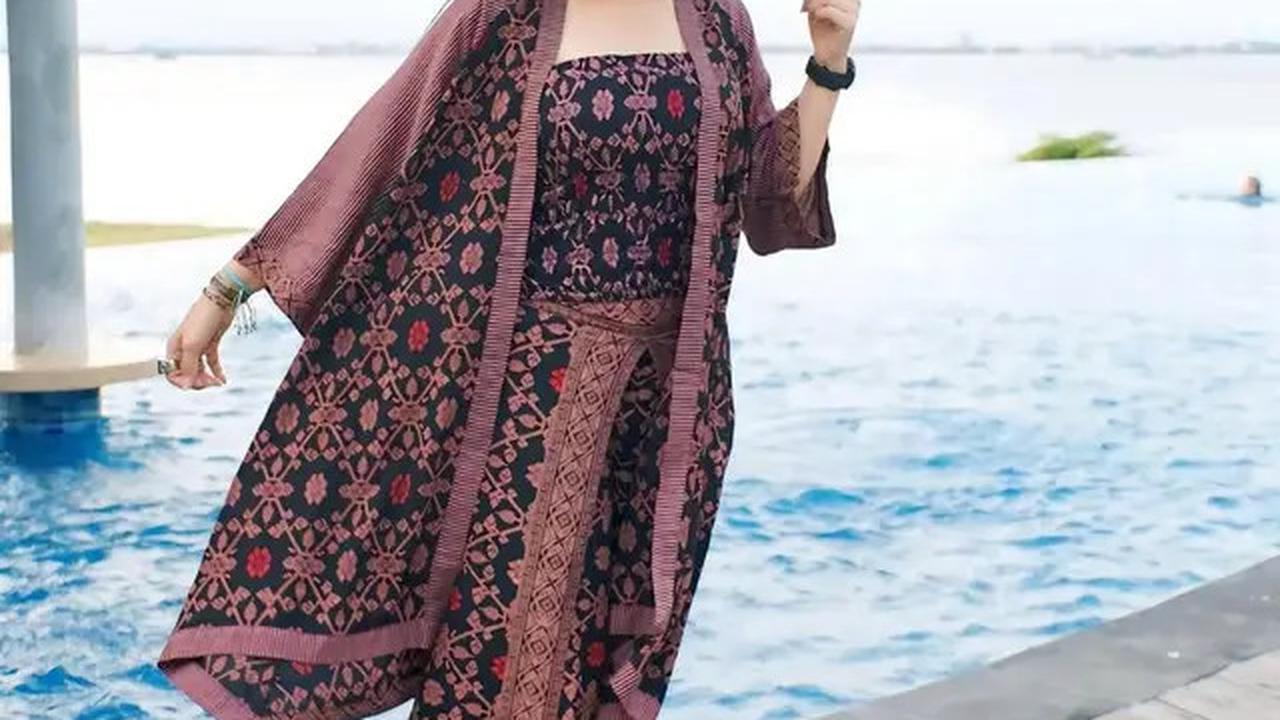 Inspirasi Padu Padan Batik ala Ashanty, dari Kebaya Elegan hingga Busana Santai untuk Liburan