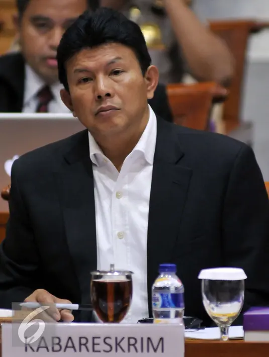 Kabareskrim Komjen Pol Ari Dono Sukmanto saat mengikuti RDPU dengan Komisi III DPR di Senayan, Jakarta, Selasa (26/7). Panja Komisi III meminta penjelasan terkait sejumlah kasus yang tidak jelas kelanjutannya. (Liputan6.com/Johan Tallo)