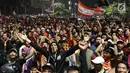 Suporter tim Macan Kemayoran merayakan gelar juara Go-Jek Liga 1 Indonesia 2018 bersama Bukalapak yang diraih Persija di kawasan Bundaran HI, Jakarta, Minggu (9/12). Persija meraih gelar juara dengan 62 poin. (Liputan6.com/Helmi Fithriansyah)