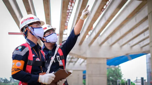 Pekerja proyek PT Waskita Karya (Persero) Tbk