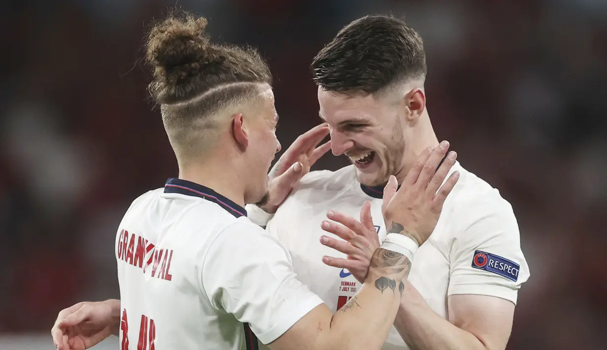 Berada di lini tengah bersama Kalvin Phillips, Rice, bahu membahu baik saat bertahan maupun membantu serangan. (Foto/AP/Carl Recine,Pool)