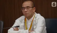 Ketua Komisi Pemilihan Umum (KPU), Hasyim Asy'ari saat mengikuti sidang pemeriksaan dugaan pelanggaran Kode Etik Penyelenggara Pemilu (KEPP) dengan pihak pengadu Nus Wakerkwa di Gedung Dewan Kehormatan Penyelenggara Pemilu (DKPP), Jakarta. (Liputan6.com/Herman Zakharia)