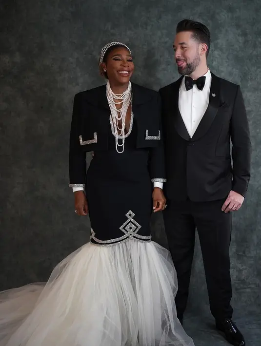 Serena Williams memberi clue dengan caption “sangat senang saat Anna Wintour mengundang kami bertiga ke Met Gala.” Sekaligus menjadi pengumuman resmi kehamilan anak ke-2nya bersama Alexis Ohanian.[Foto: @serenawilliams]