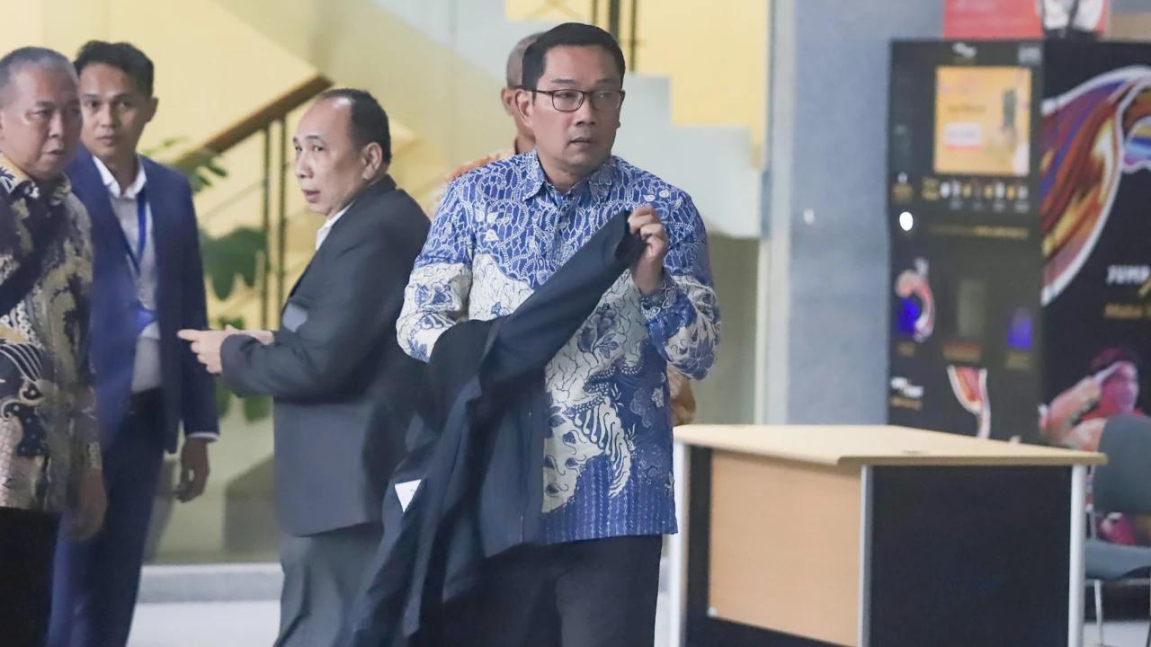 Ridwan Kamil Bantah Beli Mercy dan Royal Enfield Pakai Duit Korupsi BJB, Termasuk Transferan ke Lisa Mariana