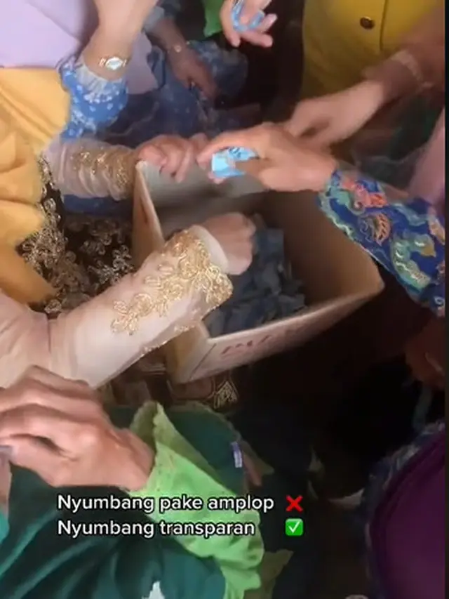 Aksi Emak-emak Beri Sumbangan Nikah Tanpa Amplop, Bikin Mental Netizen Menciut