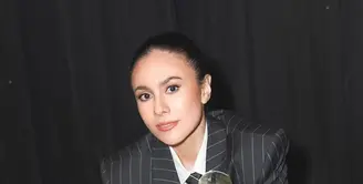 Aktris cantik Wulan Guritno baru-baru terima penghargaan Best Hairstyle for Actrees [@wulanguritno]