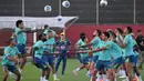 Para pesepakbola yang tergabung dalam tim nasional Brasil mengambil bagian dalam sesi latihan di stadion Manuel Barradas di Salvador, Negara Bagian Bahia, Brasil, pada 17 November 2024. (Nelson ALMEIDA/AFP)