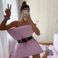 Tanpa dijahit, tanpa pola, hanya bermodalkan bantak dan ikat pinggang favorit. (Foto: Instagram/ @bazaaronlinetr)