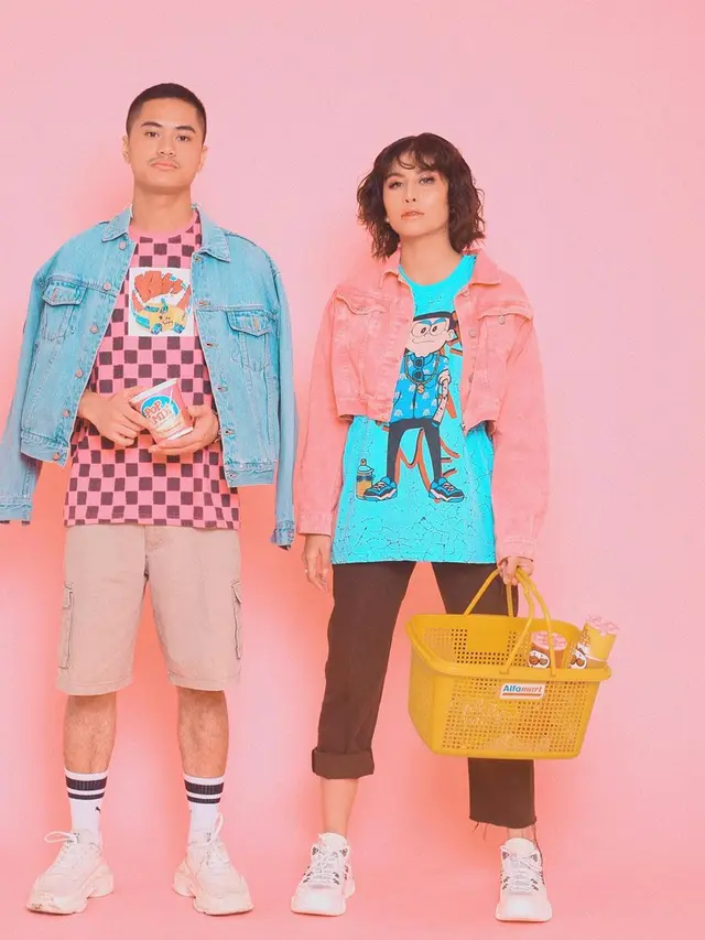 6 Potret Kekompakan Awkarin dan Sabian Tama Pakai Baju Kembar, Makin Serasi