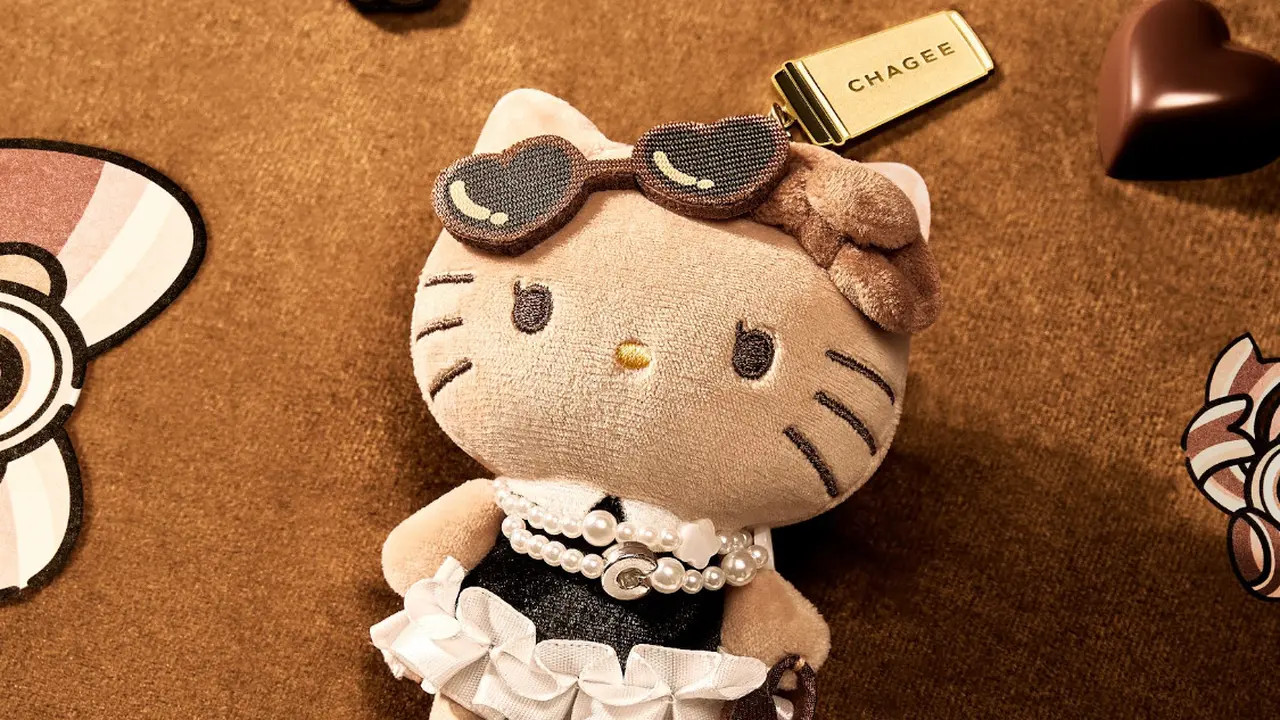 Liburangan hangat dengan segelas Cocoa Oolong Milk Tea yang Hangat dan Pesona Ceria Hello Kitty. Dok. CHAGEE