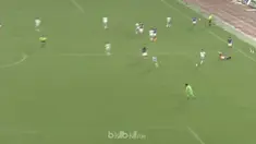 Taishi Taguchi mencetak gol fantastis nyaris dari tengah lapangan saat Jubilo Iwata menang 3-1 atas Yokohama F. Marinos dalam laga...