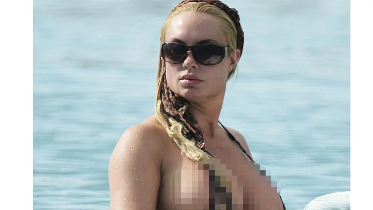 Seksinya Coco Austin Berbikini Leopard