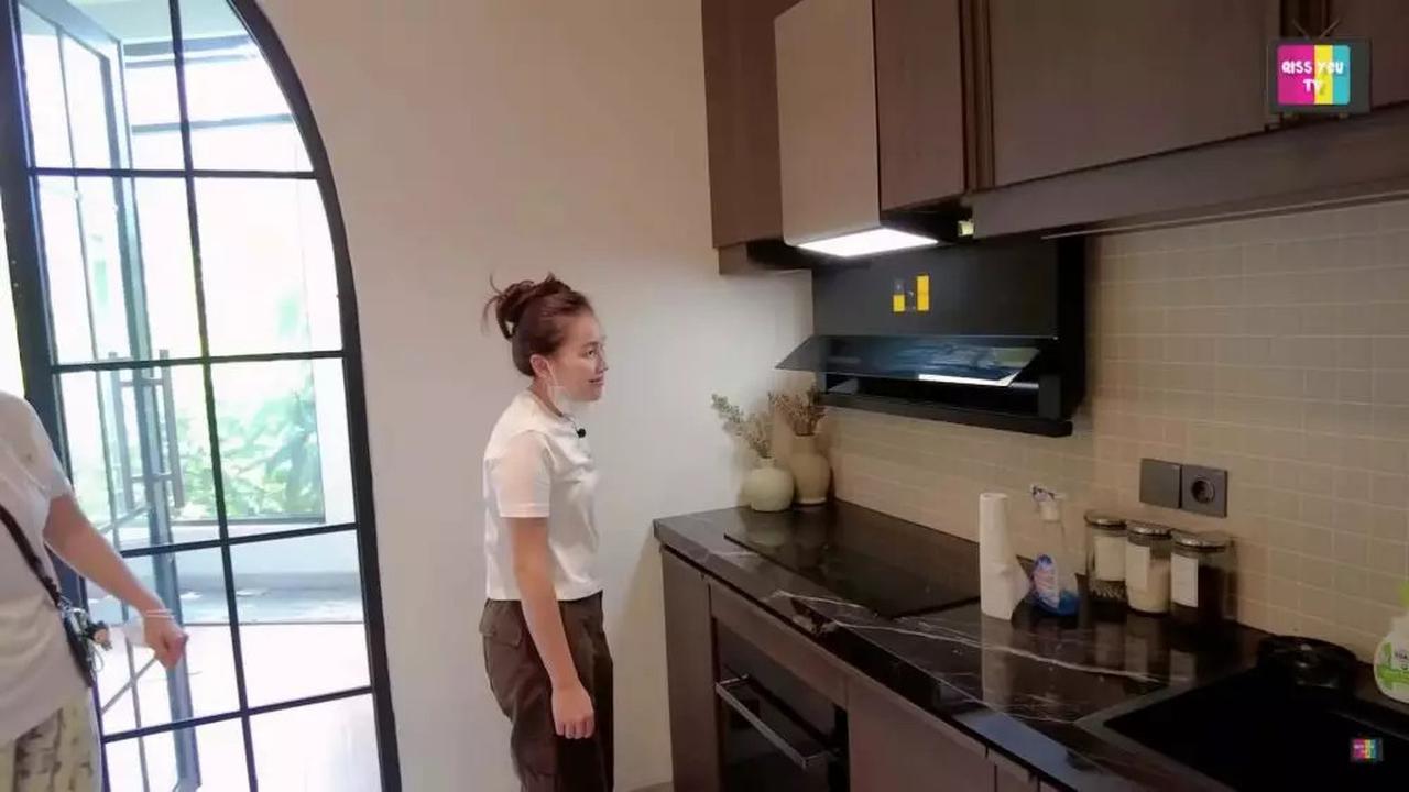5 Potret Dapur Hesti Purwadinata di Rumah Baru, Modern dengan Perabotan Serba Canggih Bikin Betah Masak