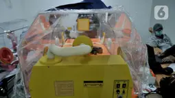 Alat pendukung perawatan pasien virus corona COVID-19 terlihat di Rumah Sakit Darurat Penanganan COVID-19 di Wisma Atlet Kemayoran, Jakarta, Minggu (22/3/2020). RS Darurat Penanganan COVID-19 siap dioperasikan besok. (merdeka.com/Iqbal S. Nugroho)