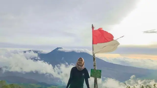 Gunung Kencana di Bogor, jaraknya sekitar 70 km dari Jakarta