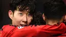 Heung Min Son merayakan gol yang dicetaknya pada laga Liga Champions di Leverkusen, Rabu (25/2/2015). Pemain asal Korsel itu akan melakoni debutnya  bersama Tottenham pada pekan ini. (AFP Photo/Patrik Stollarz)