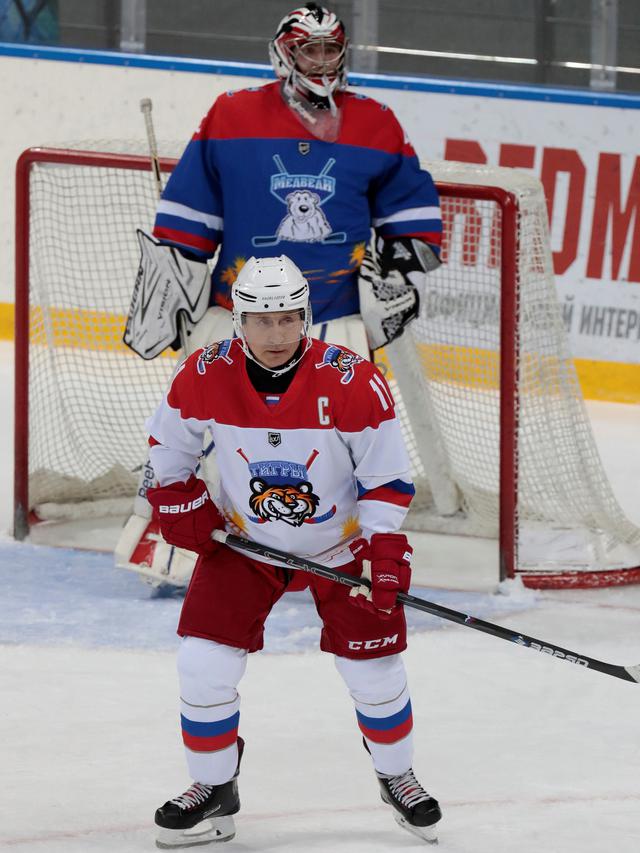 Vladimir Putin Bermain Hoki Es Bersama Presiden Belarus