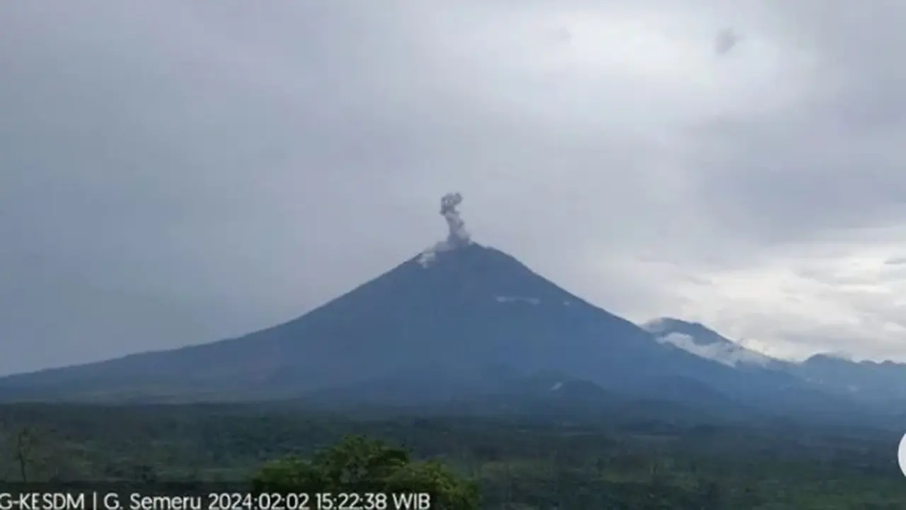 Gunung Semeru di Perbatasan Kabupaten Lumajang dan Kabupaten Malang (Istimewa)