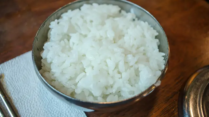 Tips Menyimpan Nasi dalam Termos Agar Tetap Pulen, Tahan Lama, dan Tidak Basi Sepanjang Hari