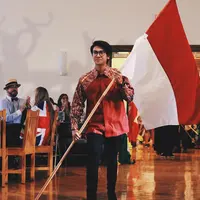 Selain Iqbaal memiliki suara yang merdu, yang paling memikat adalah parasnya yang tampan dan menjadi idola para wanita. Terlebih dengan kepiawaiannya dalam berakting yang dibuktikan lewat film Dilan. (Instagram/iqbaal.e)