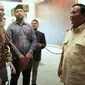 Prabowo Subianto dan belasan influencer bertemu di kantor Menteri Pertahanan pada Kamis, 3 Agustus 2023. (Dok. via YouTube Liputan6)