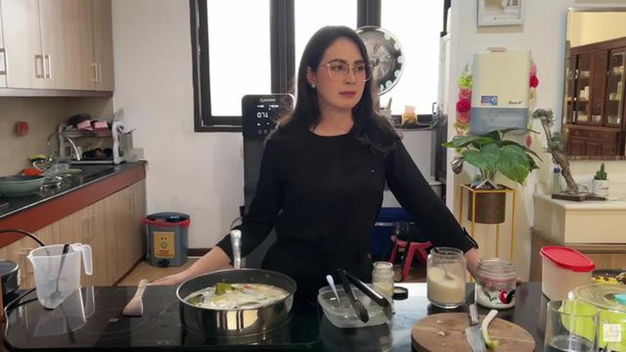 7 Potret Dapur Arumi Bachsin, Konsep Open Space-nya Bikin Suasana Makin Hangat