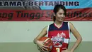 Perempuan kelahiran Palembang 25 tahun silam itu bermain basket hanya sekedar menyalurkan hobinya. Ia tidak mengejar prestasi melainkan kesenangan semata. (Andy Masela/Bintang.com)