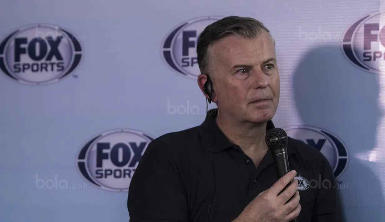 Pakar sepak bola, John Dykes, menghadiri media talkshow di Artotel, Jakarta,Sabtu (4/11/2017). Acara ini membahas seputar Premier League dan juga sepak bola Indonesia. (Bola.com/Vitalis Yogi Trisna)