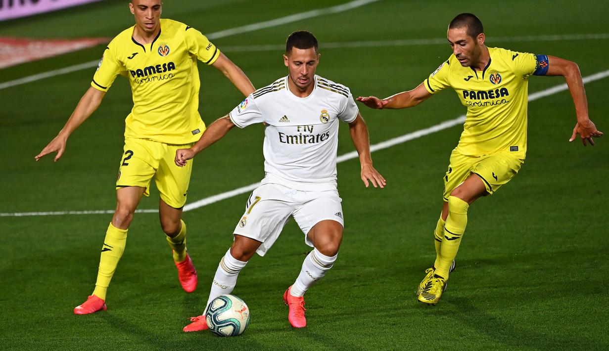 Eden Hazard kerap didera cedera pada musim lalu bersama Real Madrid. Dirinya baru pulih beberapa minggu sebelum berlangsungnya Euro 2020. Pada laga perdana Real Madrid musim ini, ia dipercaya masuk kedalam starting eleven dan berhasil persembahkan satu assist. (Foto: AFP/Gabriel Bouys)