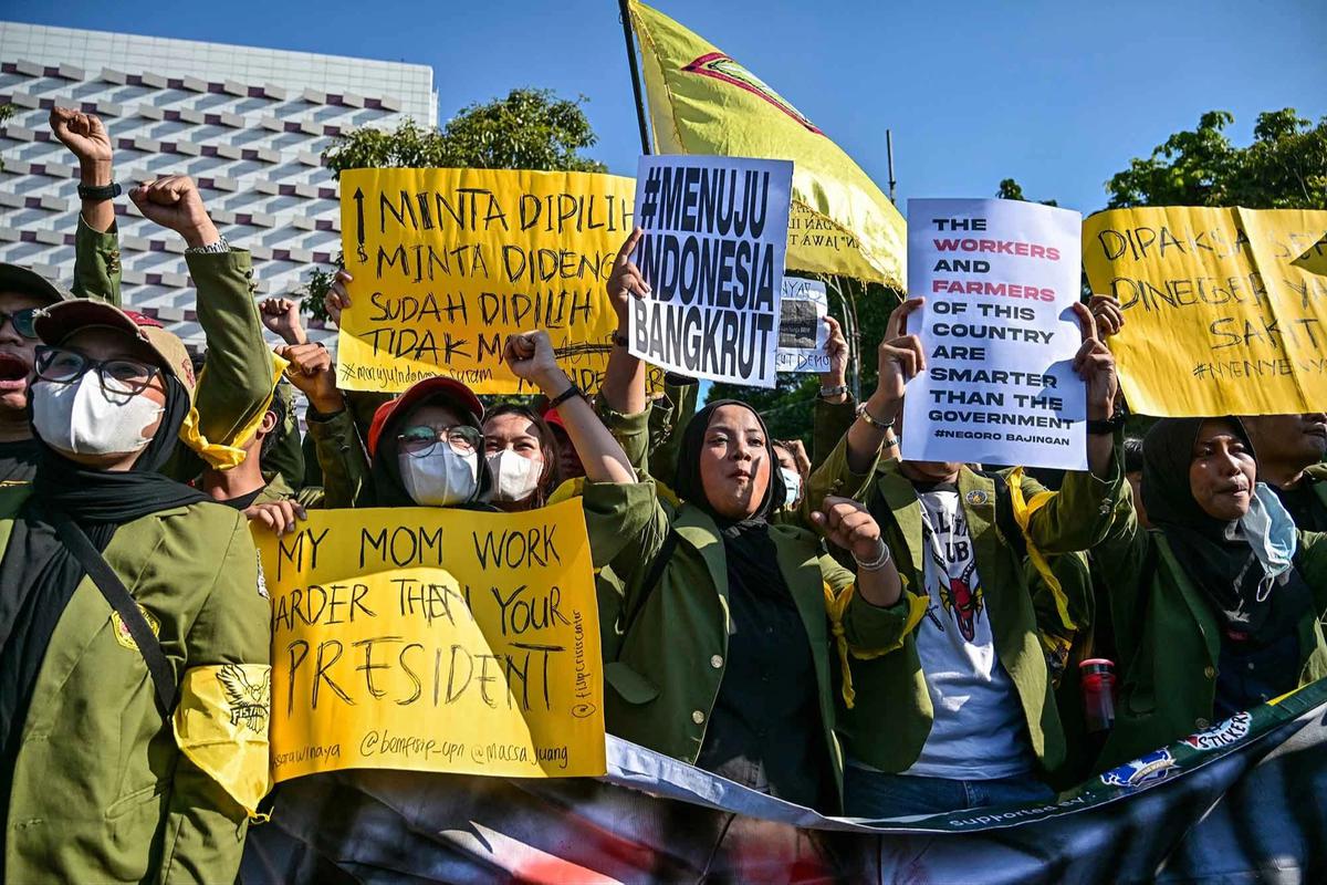 FOTO: Mahasiswa di Sejumlah Kota Gelar Aksi Tuntut Perbaikan Kebijakan Ekonomi