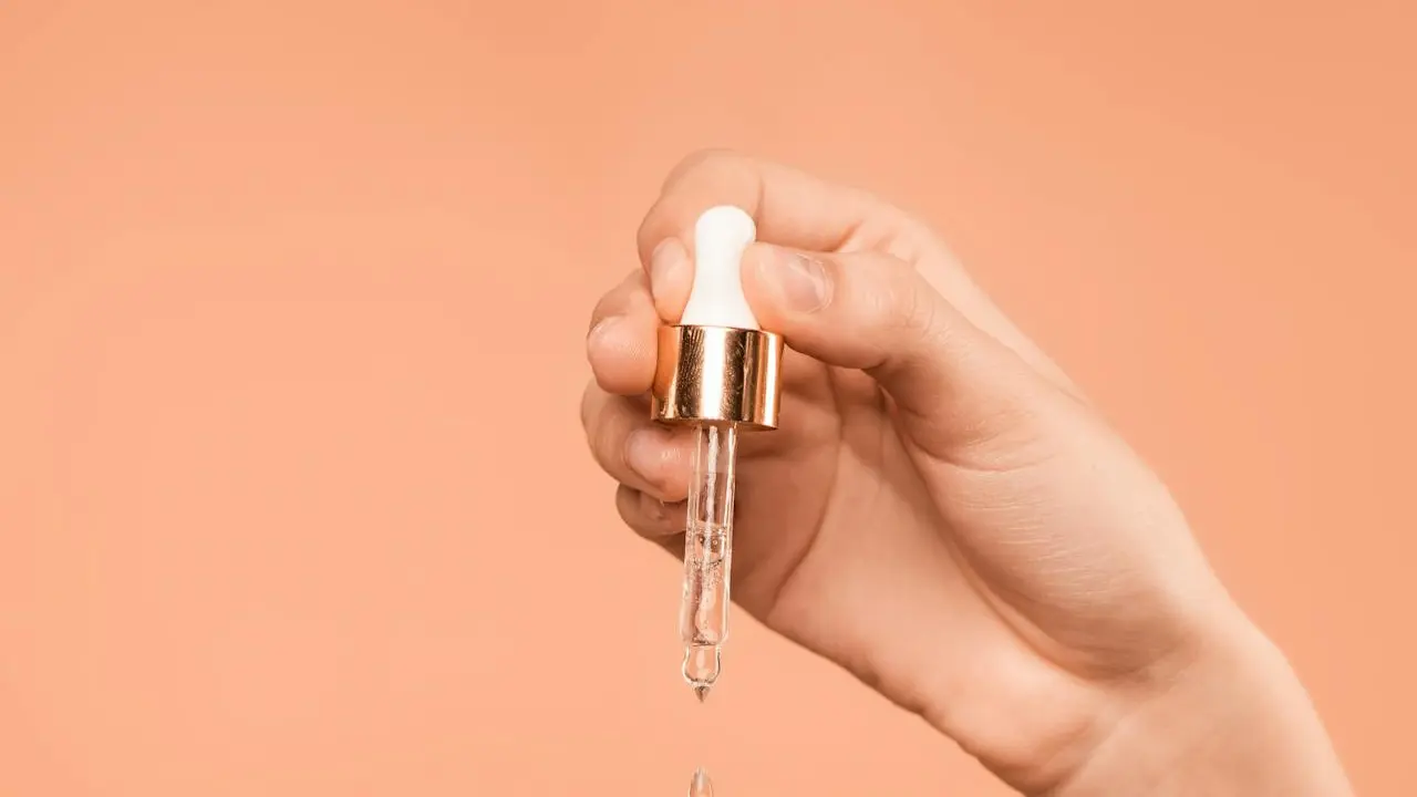 5 Tips Memakai Serum Rambut Agar Tidak Lengket dan Hasilnya Optimal