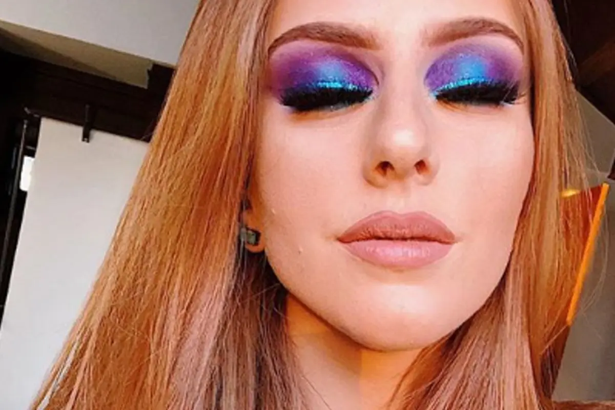 Eyeshadow Nuansa Biru Bikin Mata Terlihat Segar