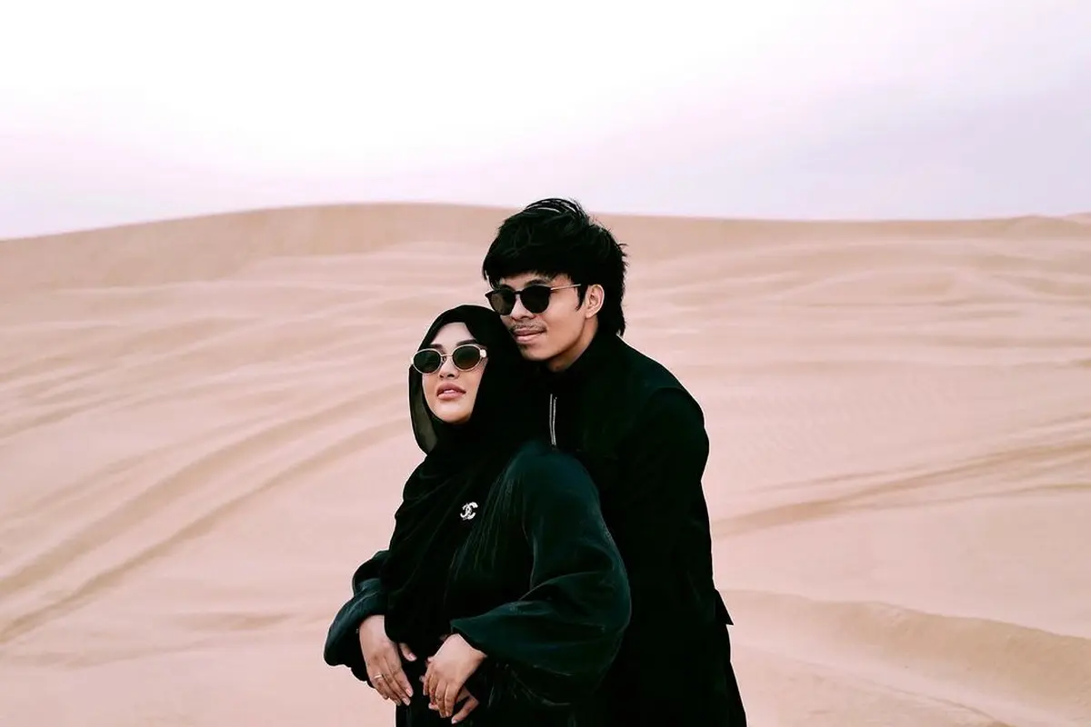 Atta Halilintar dan Aurel Hermansyah liburan di Dubai. [Foto: Instagram/attahalilintar]