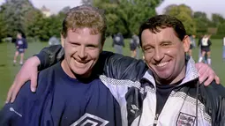 Pada tahun 1990 hingga 1993 Tim Nasional Inggris pernah merasakan tangan dingin Graham Taylor (kanan).  (Fiona Hanson/PA FILE via AP)