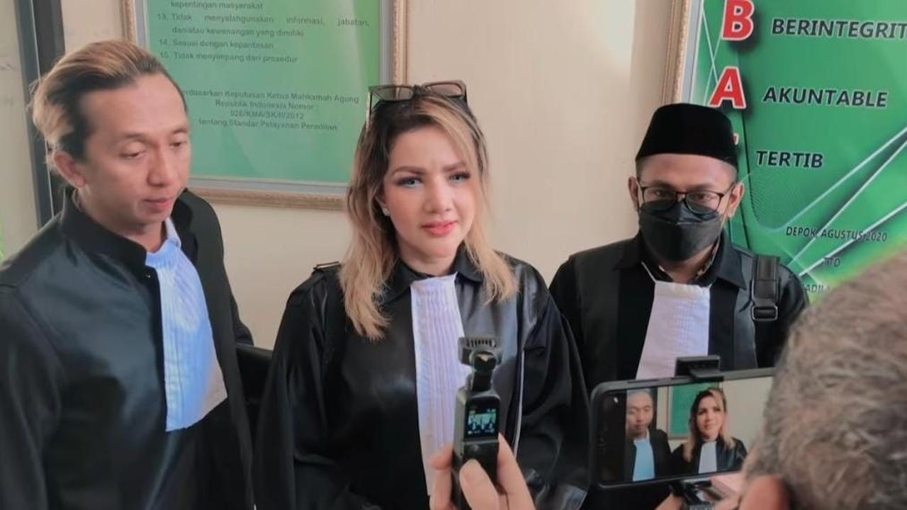 Barbie mengaku belum berkenan menyebut identitas selebgram maupun artis yang menggunakan jasanya karena belum mendapat kuasa secara resmi.