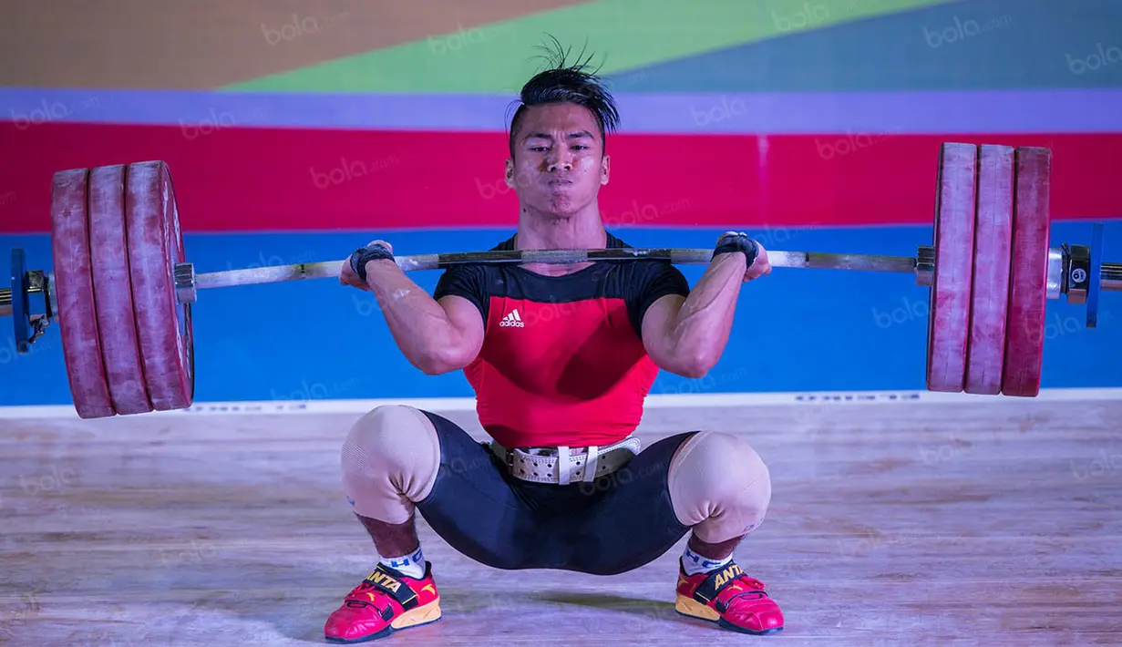 Deni yang pada Olimpiade Rio 2016 lalu tampil di kelas 77 kilogram kini memilih kelas 69 kilogram saat turun di PON XIX. (Bola.com/Vitalis Yogi Trisna)