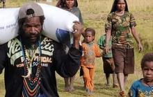 Kapolri Bantu 264,7 Ton Beras dan 1.500 Sembako untuk Warga Papua Terdampak Kekeringan