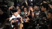 Wali Kota Bogor bima Arya melayat ke kediaman Ani Yudhoyono di Puri Cikeas, Kabupaten Bogor, Jawa Barat. (Liputan6.com/Putu Merta Surya Putra)