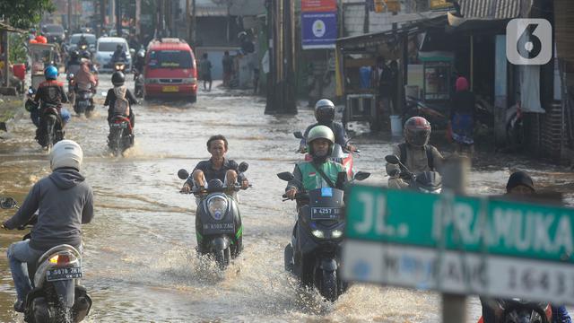 Banjir di Simpang Mampang depok