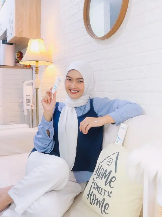 6 Potret Terbaru Ana Riana yang Mantap Berhijab, Banjir Pujian