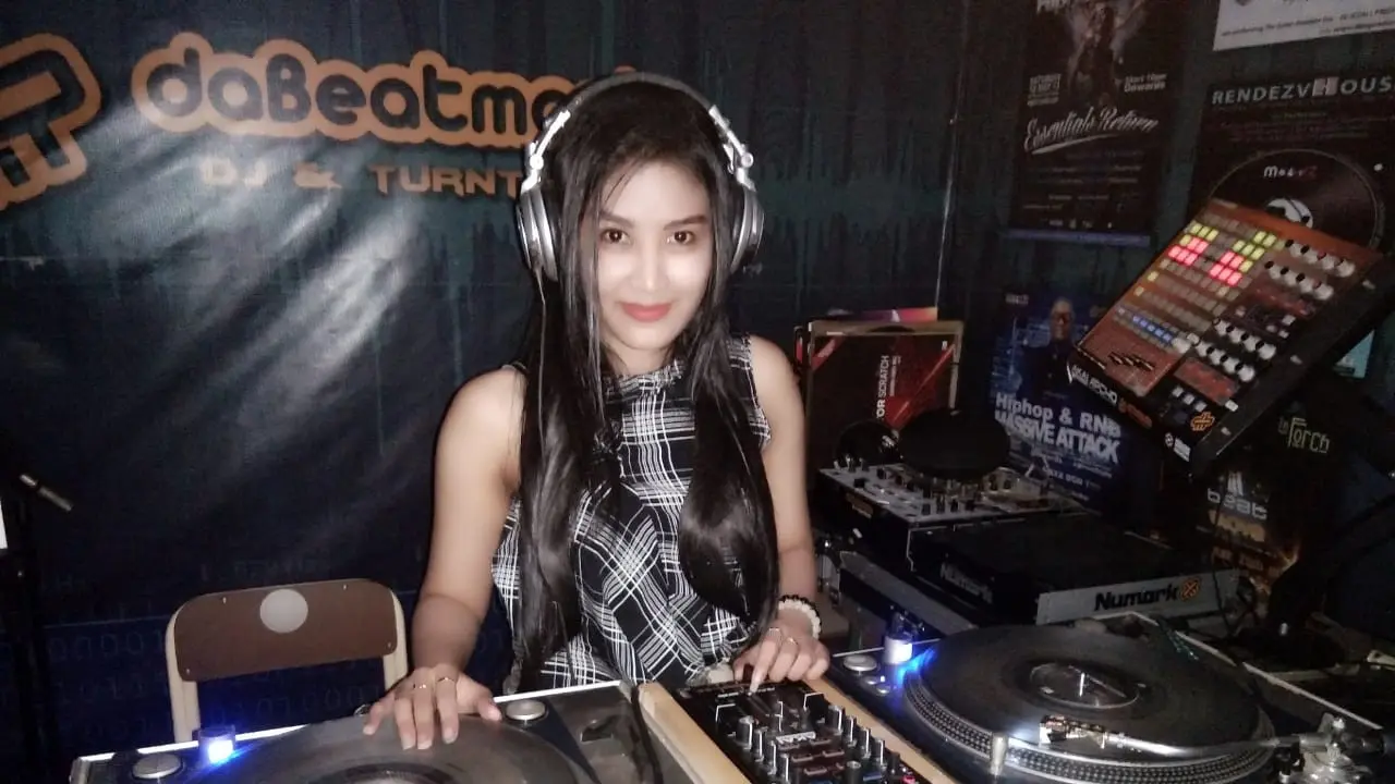DJ Izty Nathalia