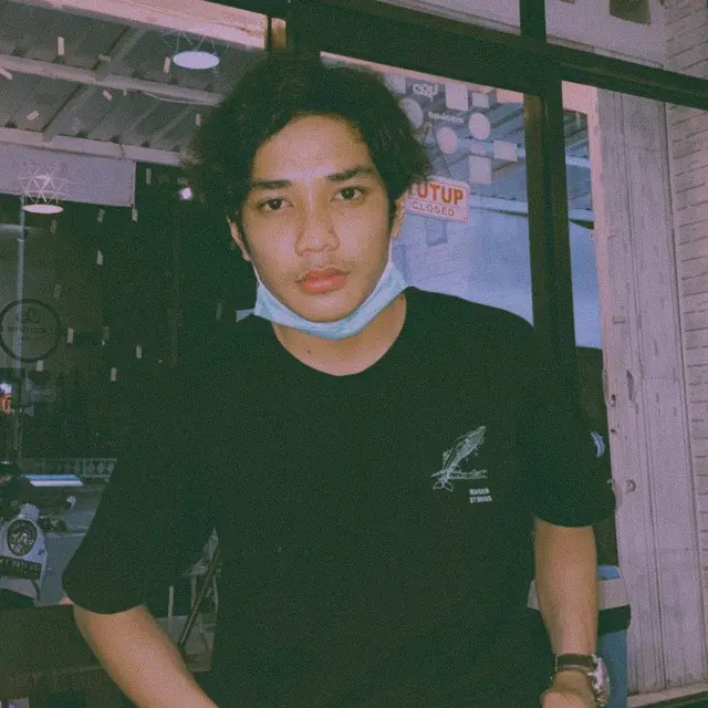 Suaranya Disebut Mirip Jefri Nichol, Ini 6 Potret Faisal Pria yang Viral di TikTok