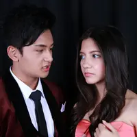 Datang bersama, Randy Martin dan Cassandra Lee menebarkan aroma asmara di acara (Fathan Rangkuti/Bintang.com)