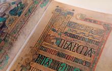 Kitab Penting Ini Ditulis 1.200 Tahun Lalu oleh Biarawan yang Kabur dari Kejaran Bangsa Viking