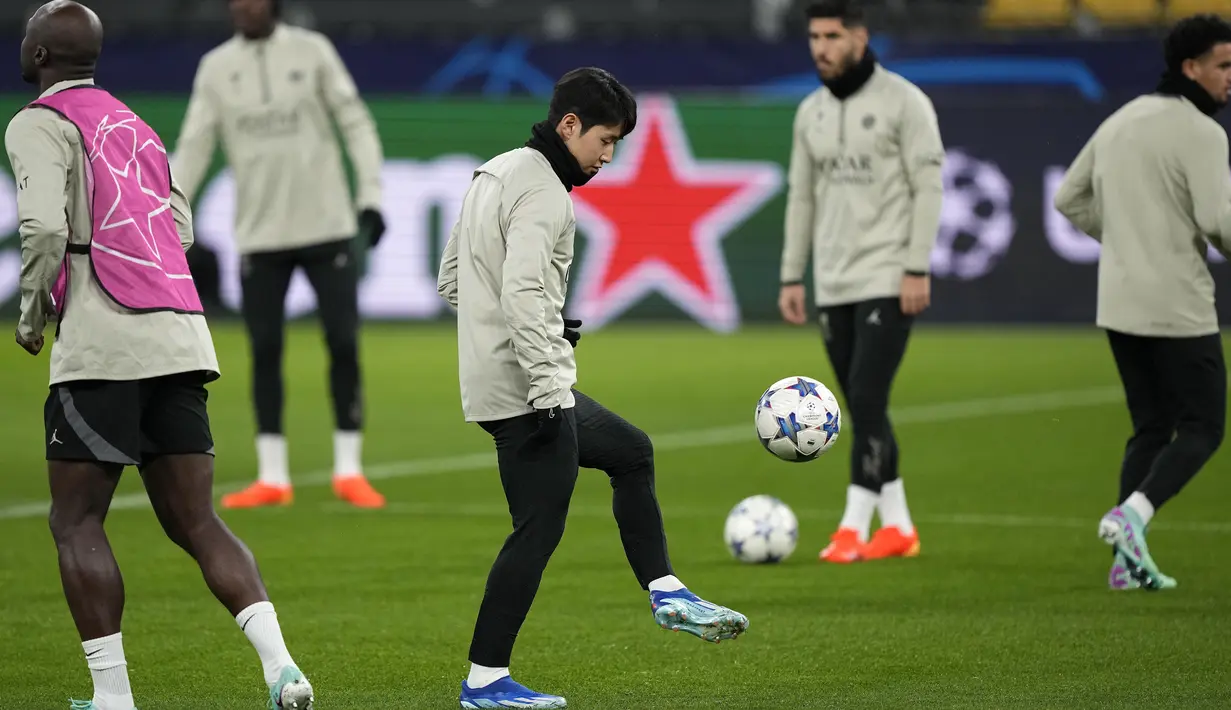 PSG berada di posisi kedua dan wajib menang atas Dortmund agar bisa lolos ke babak 16 besar sebagai juara grup. (AP Photo/Martin Meissner)